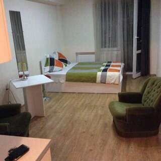 Гостевой дом Tbilisi Apartments Bukia Square Тбилиси Двухместный номер с 1 кроватью и балконом-1